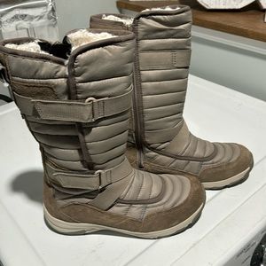 Women’s size 8 winter insulated boots